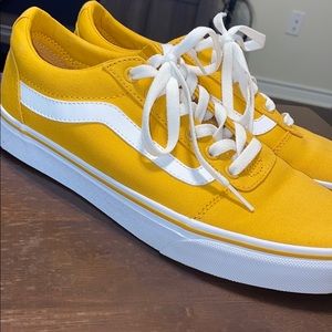 Bright yellow Vans SIZE 9 WOMEN SIZE 7 BOYS‼️‼️‼️